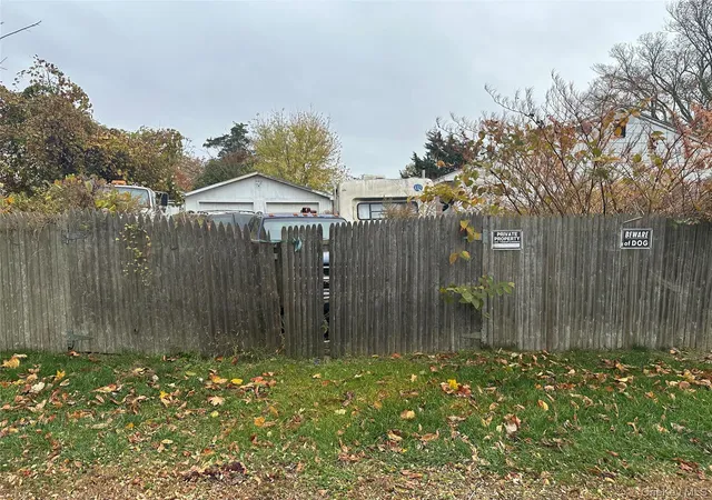 Photo 3 of Sale Pending at 21 Astoria Rd, Mastic Beach, NY 11951 | MLS# 938523 | Listing updated on 2025-11-30