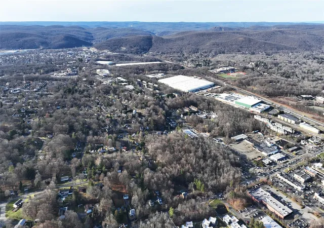 16th image of 1 S Airmont Rd, Suffern, NY 10901 | MLS# 938703