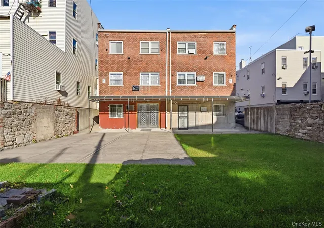 Photo 2 of Sale Pending at 1679 Unionport Rd, Bronx, NY 10462 | MLS# 938988 | Listing updated on 2026-01-05
