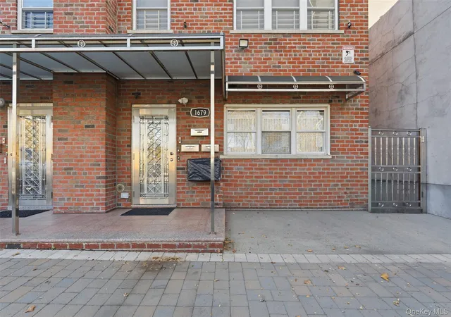 Photo 3 of Sale Pending at 1679 Unionport Rd, Bronx, NY 10462 | MLS# 938988 | Listing updated on 2026-01-05