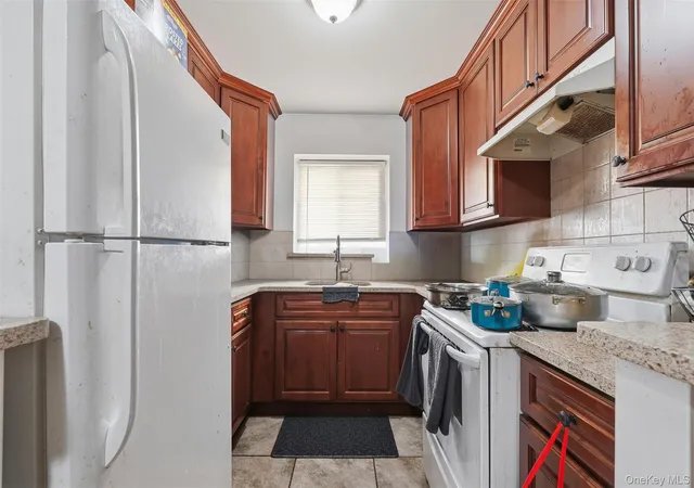 Listing Photo 5 - Condo for sale in building located at 1679 Unionport Rd, Bronx, NY 10462