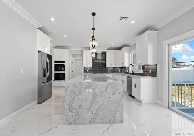 Photo 3 of Sale Pending at 30 Virginia Rd, Syosset, NY 11791 | MLS# 939207 | Listing updated on 2025-12-31