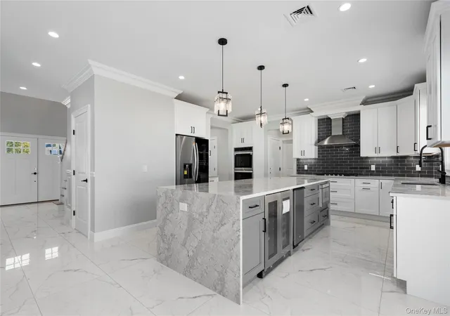 Photo 3 of Sale Pending at 30 Virginia Rd, Syosset, NY 11791 | MLS# 939207 | Listing updated on 2025-12-31