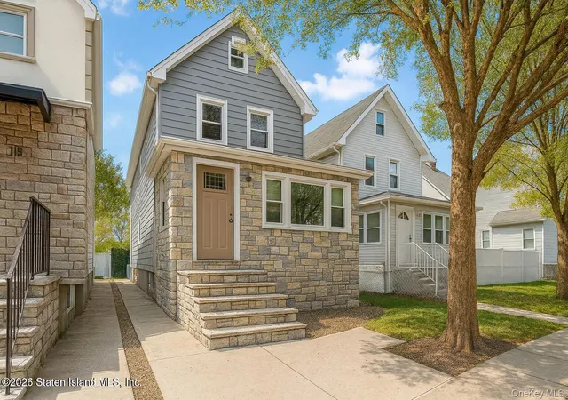 Homes for sale in New York, NY | 13 Laforge Ave, New York, NY 10302 | MLS# 939300