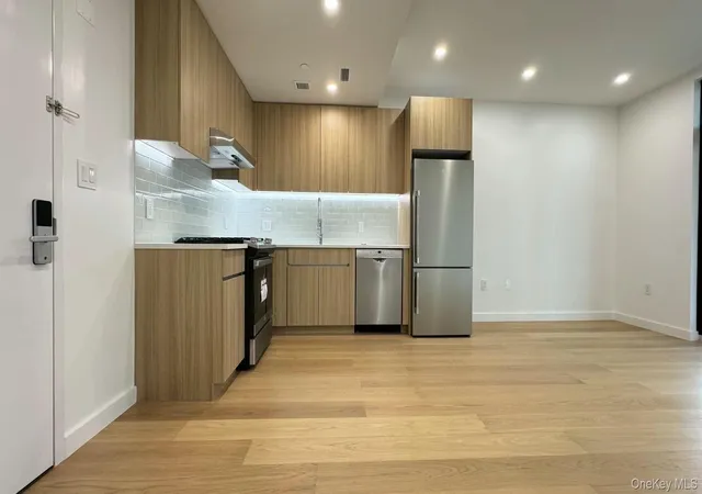 2nd image of 134 16 35th Ave #6B, Flushing, NY 11354 | MLS# 939329