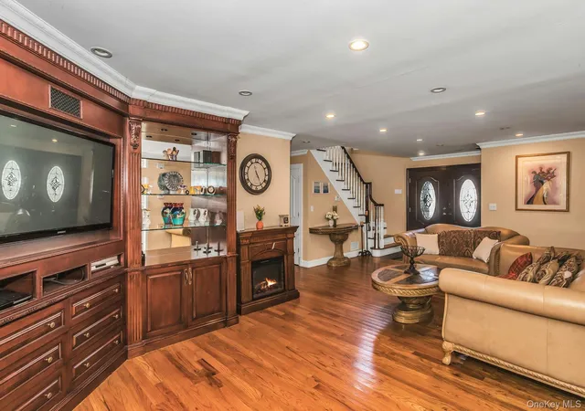 4th image of 4 Laurette Ln, Freeport, NY 11520 | MLS# 939812