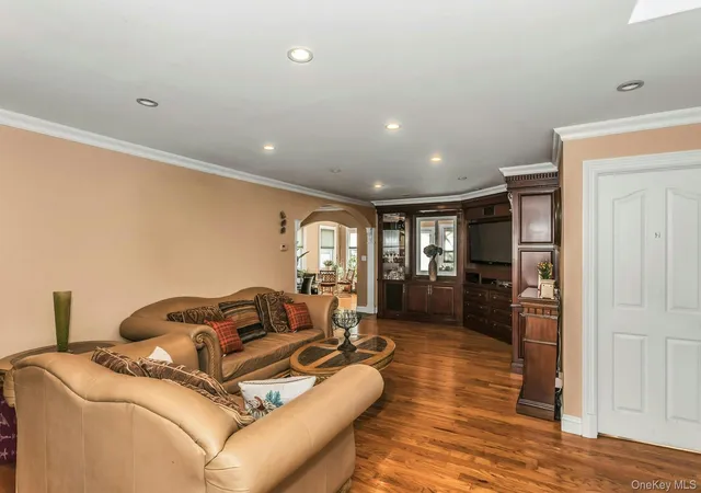 5th image of 4 Laurette Ln, Freeport, NY 11520 | MLS# 939812