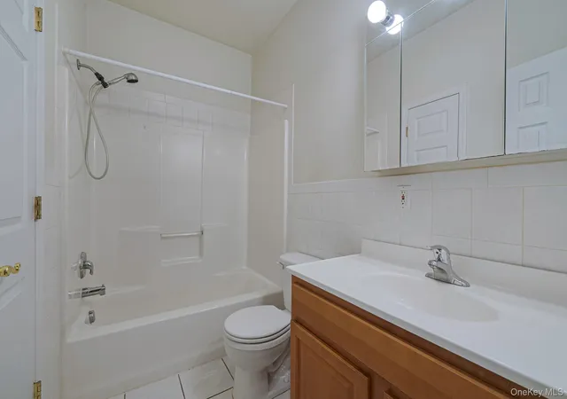 16th image of 66 Sarah Ct, Babylon, NY 11701 | MLS# 939945
