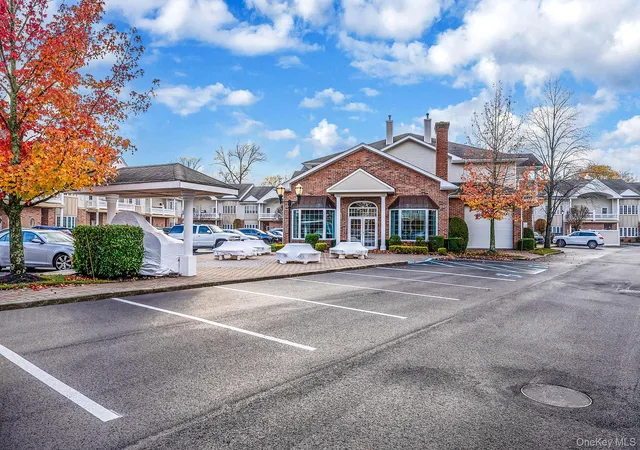 3rd image of 66 Sarah Ct, Babylon, NY 11701 | MLS# 939945