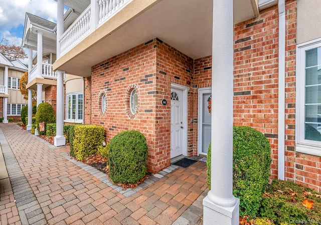 4th image of 66 Sarah Ct, Babylon, NY 11701 | MLS# 939945