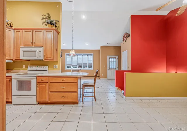 5th image of 66 Sarah Ct, Babylon, NY 11701 | MLS# 939945