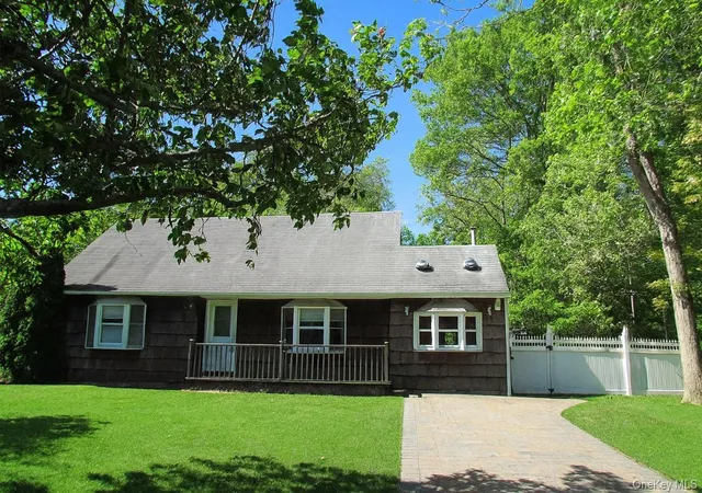 1st image of 49 Highview Ln, Brookhaven, NY 11719 | MLS# 940161