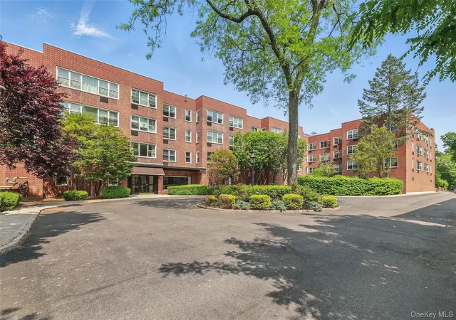 Photo 3 of Sale Pending at 1299 Palmer Ave #225, Larchmont, NY 10538 | MLS# 940178 | Listing updated on 2026-09-17