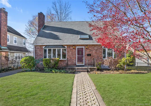 1st image of 10 Fairfield Ave, North Hempstead, NY 11050 | MLS# 940210