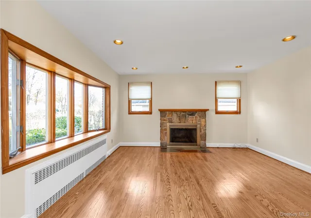 2nd image of 10 Fairfield Ave, North Hempstead, NY 11050 | MLS# 940210