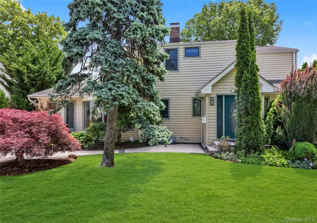 1st image of 16 Deepdale Pkwy, North Hempstead, NY 11577 | MLS# 940566