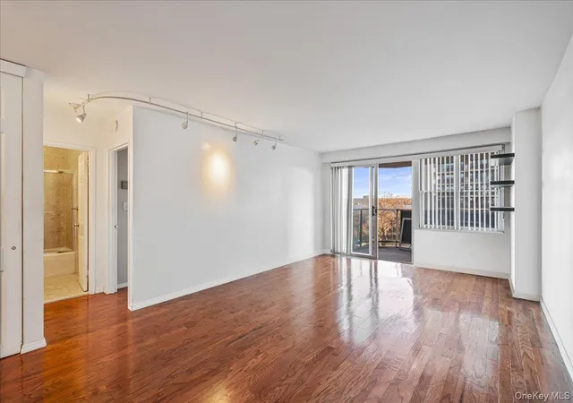 Listing Photo 5 - Condo for sale in The Americana located at 17-85 215Th St, New York, NY 11360 - Unit #5L