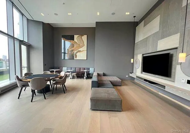 2nd image of 131 03 40th Rd #18E, Flushing, NY 11354 | MLS# 940842