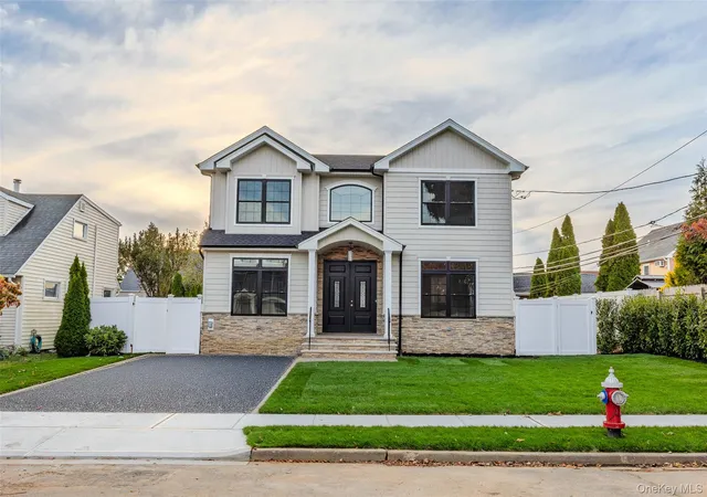 Photo 3 of Single family home for sale at 30 Briggs St, Hicksville, NY 11801 | MLS# 940946 | Listing updated on 2026-10-28