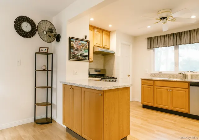 4th image of 9 Bagley Ave, North Hempstead, NY 11507 | MLS# 941013
