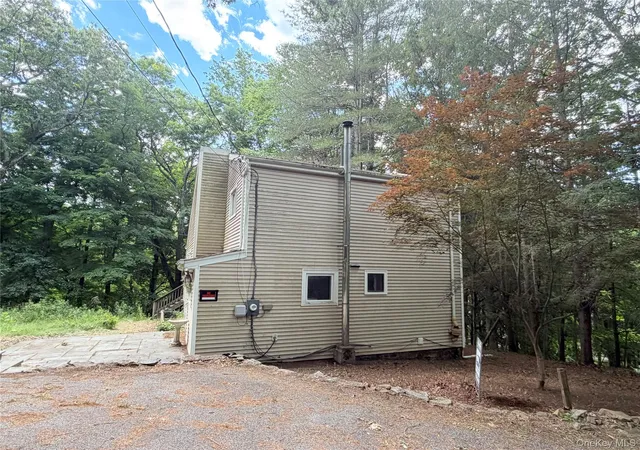 2nd image of 10 Green Acres Ln, Southeast, NY 10509 | MLS# 941206