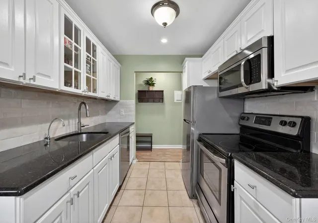 Photo 2 of Sale Pending at 2453 Union Blvd #32A, Islip, NY 11751 | MLS# 941251 | Listing updated on 2026-09-16
