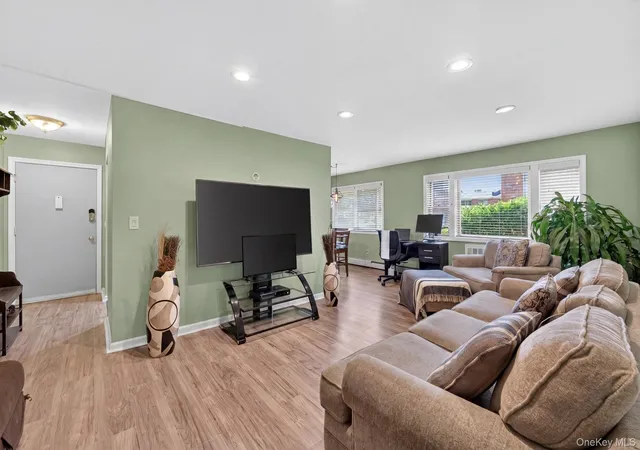 Photo 4 of Sale Pending at 2453 Union Blvd #32A, Islip, NY 11751 | MLS# 941251 | Listing updated on 2026-09-16