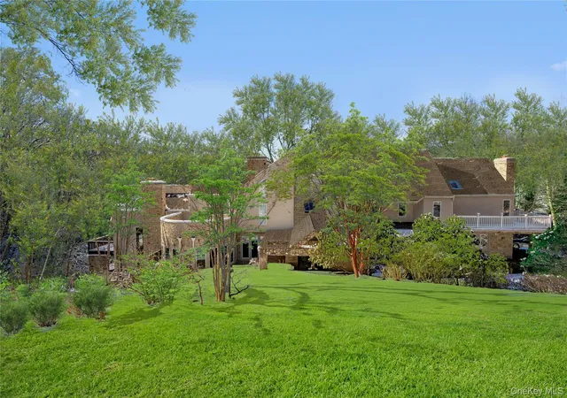 Photo 1 of Sale Pending at 301 Oakley Ct, Mill Neck, NY 11765 | MLS# 941260 | Listing updated on 2026-06-10