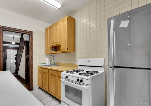 Photo 3 of Sale Pending at 2161 Walton Ave, Bronx, NY 10453 | MLS# 941491 | Listing updated on 2026-02-01