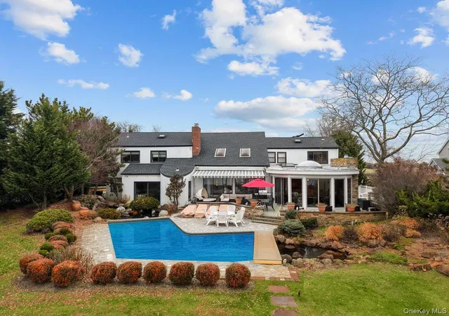Photo 3 of Mansion for sale at 1010 Seawane Dr, Hempstead, NY 11557 | MLS# 941567 | Listing updated on 2026-04-18
