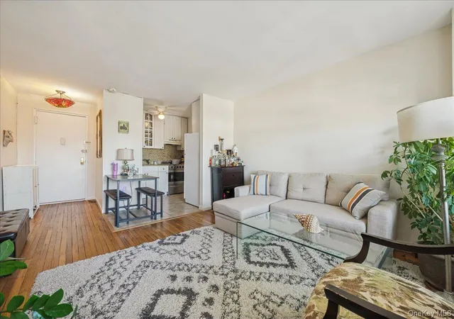 4th image of 855 E Broadway #4G, Long Beach, NY 11561 | MLS# 941593