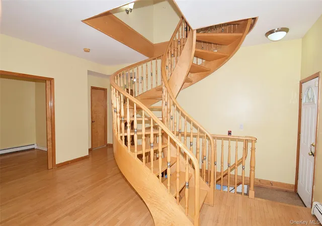 Photo 4 of Sale Pending at 2 Aster Dr, North Hempstead, NY 11040 | MLS# 941596 | Listing updated on 2026-09-04