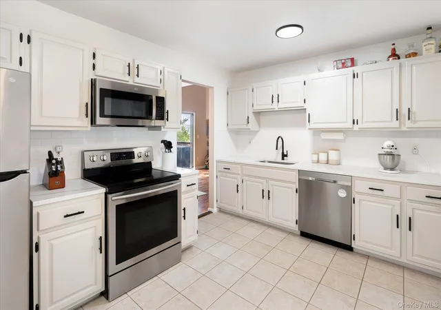 Photo 3 of Condo for sale at 806 Orchard Hl Ln, Southeast, NY 10509 | MLS# 941610 | Listing updated on 2026-09-18