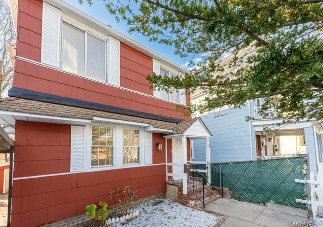 3rd image of 22 Chestnut Pl, Mount Vernon, NY 10553 | MLS# 941623