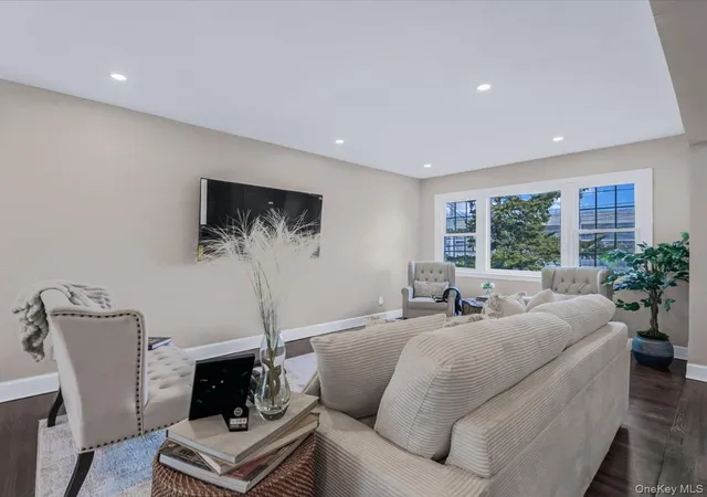 4th image of 10514 Van Wyck Expy, South Richmond Hill, NY 11419 | MLS# 941729
