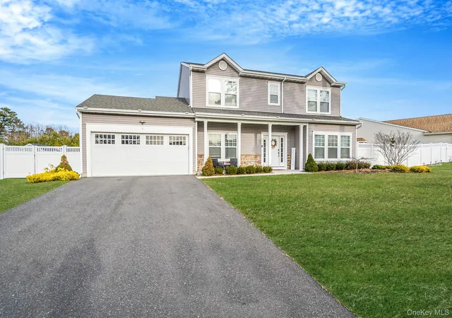 3rd image of 7 Pondview Cir, Shirley, NY 11967 | MLS# 941803