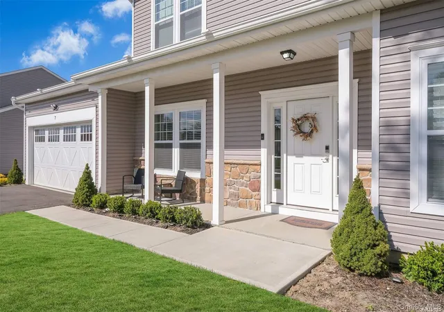 4th image of 7 Pondview Cir, Shirley, NY 11967 | MLS# 941803