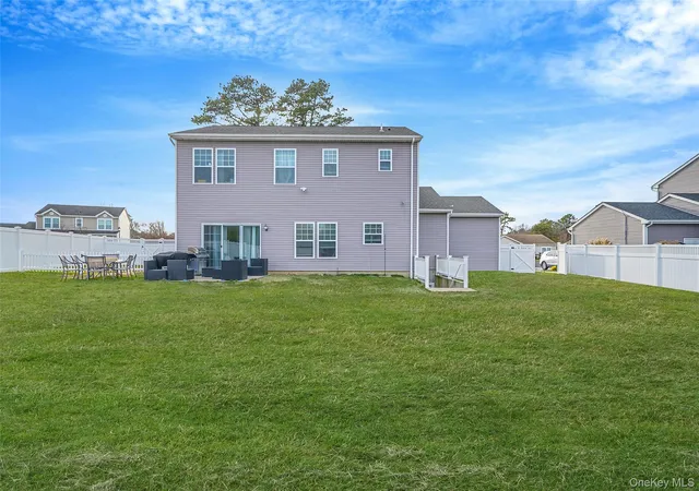 5th image of 7 Pondview Cir, Shirley, NY 11967 | MLS# 941803