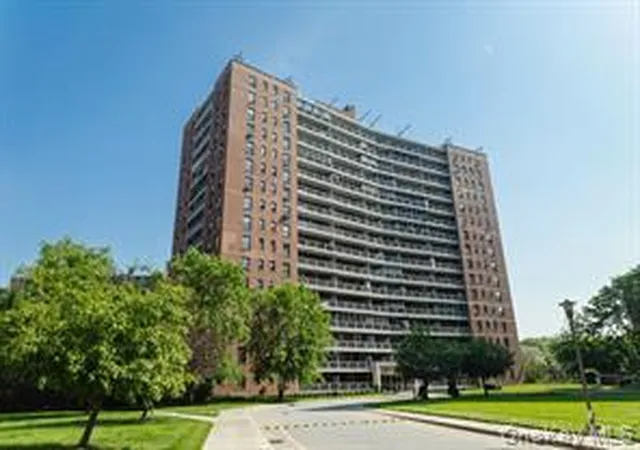 1st image of 61 15 98th St #8K, New York, NY 11374 | MLS# 942039