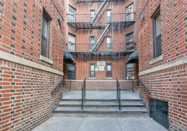 2nd image of 2400 Davidson Ave, Bronx, NY 10468