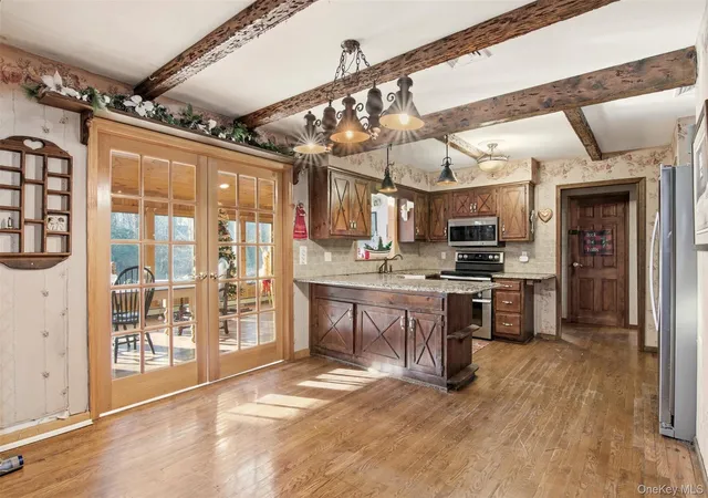 Photo 5 of Sale Pending at 105 Rustic Rd, Port Jefferson, NY 11777 | MLS# 942446 | Listing updated on 2026-06-17