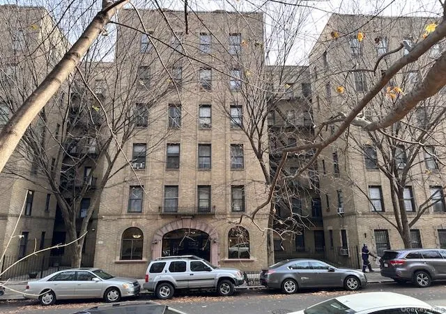 Listing Photo 3 - Condo for sale in building located at 225 Bennett Ave, New York, NY 10040 - Unit #2R