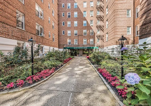 1st image of 247 Parkview Ave #6P, Bronxville, NY 10708 | MLS# 942661