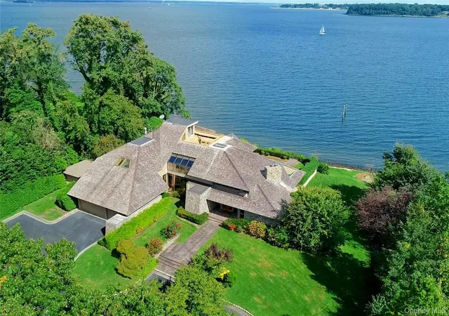 Single family home for sale at 15 Gatsby Ln, Great Neck, NY 11024 | MLS# 942668 | Listing updated on 2026-06-03