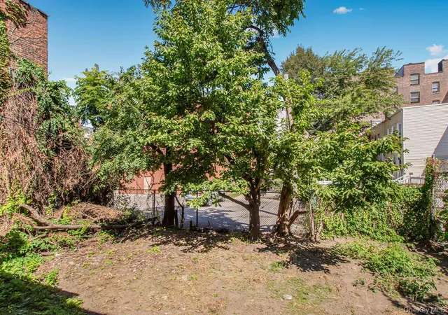 Photo 4 of Sale Pending at 277 E 169th Street, Bronx, NY 10456 | MLS# 942932 | Listing updated on 2026-07-08