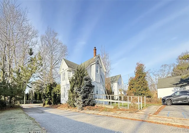2nd image of 982 Roanoke Ave, Riverhead, NY 11901 | MLS# 943001