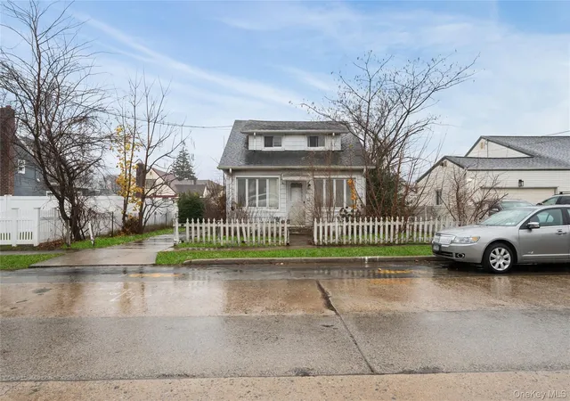3rd image of 188 Woodside Ave, Hempstead, NY 11520 | MLS# 943063