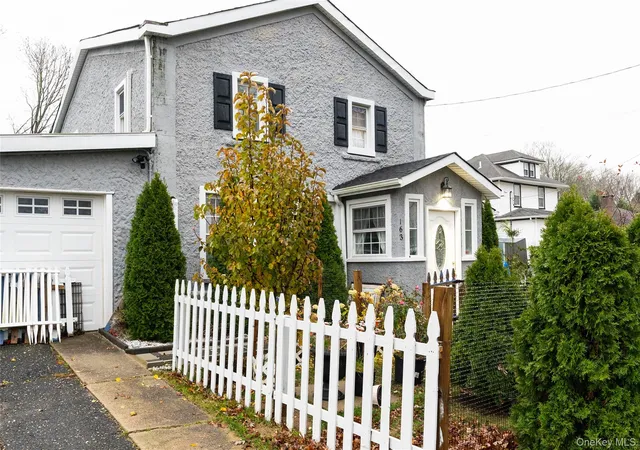 Photo 2 of Sale Pending at 163 Orchard Rd, Brookhaven, NY 11772 | MLS# 943576 | Listing updated on 2026-09-13
