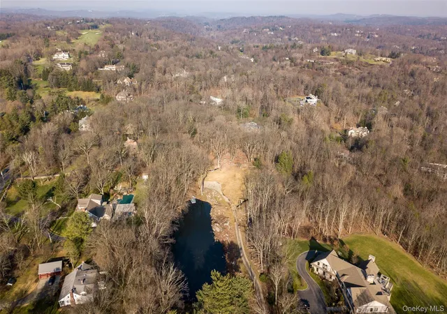 Photo 2 of Sale Pending at 4 Ledgewood Pl, Armonk, NY 10504 | MLS# 943613 | Listing updated on 2026-01-10