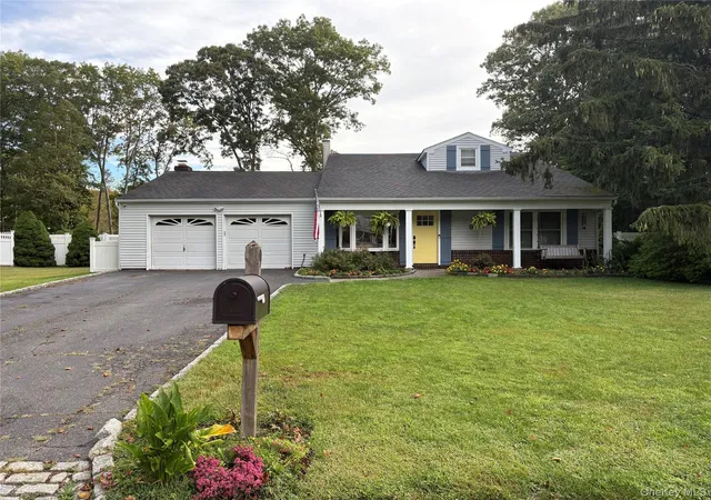 Single family home for sale at 9 Sugarbush Ln, Coram, NY 11727 | MLS# 943847 | Listing updated on 2026-01-15